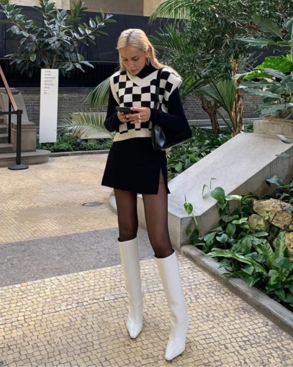 Bota branca está na moda: 7 dicas para usar o calçado em looks sofisticados no dia a dia
Bota branca combina com que roupa? Veja as dicas infalíveis para usar a tendência com sugestões de looks monocromáticos e jeans