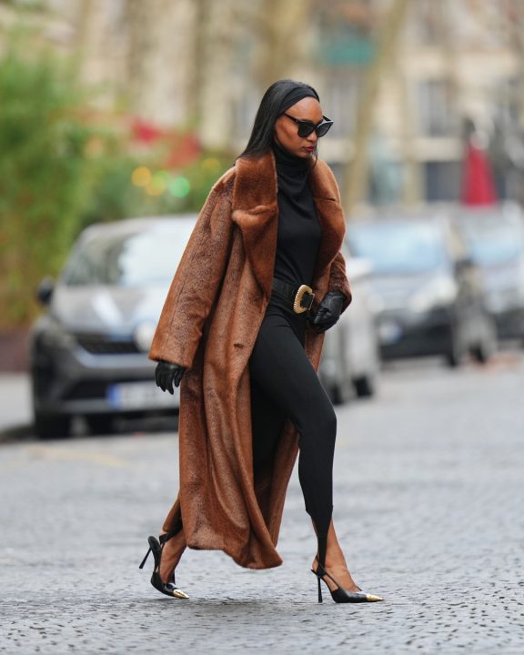 A calça fusô voltou: 5 ideias de looks elegantes para usar a legging com ‘pezinho’