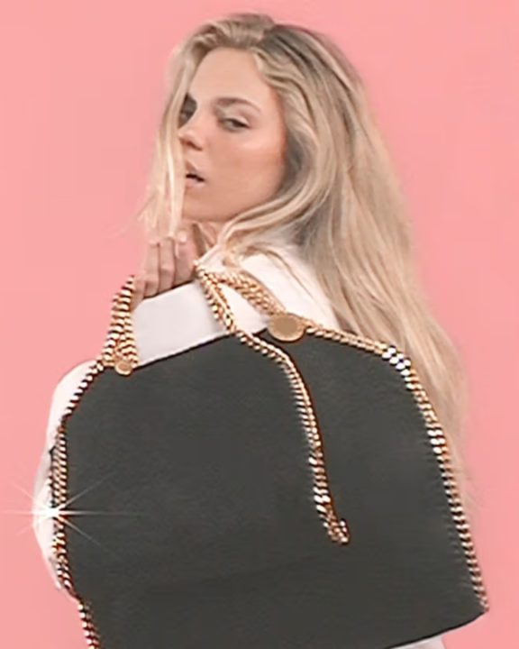 Vegana e sem impacto ambiental: Bolsa Falabella é a aposta de Stella McCartney para Gen Z
