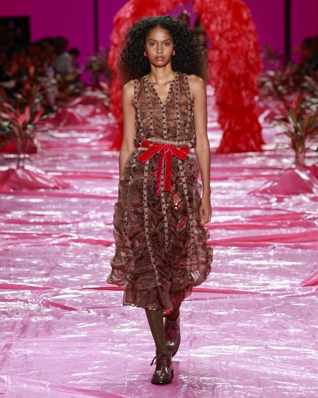 Isabela CapetoRio Fashion Week 2026Foto: Ze Takahashi/ @agfotosite