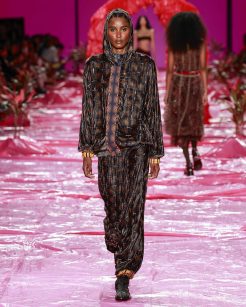 Isabela CapetoRio Fashion Week 2026Foto: Ze Takahashi/ @agfotosite