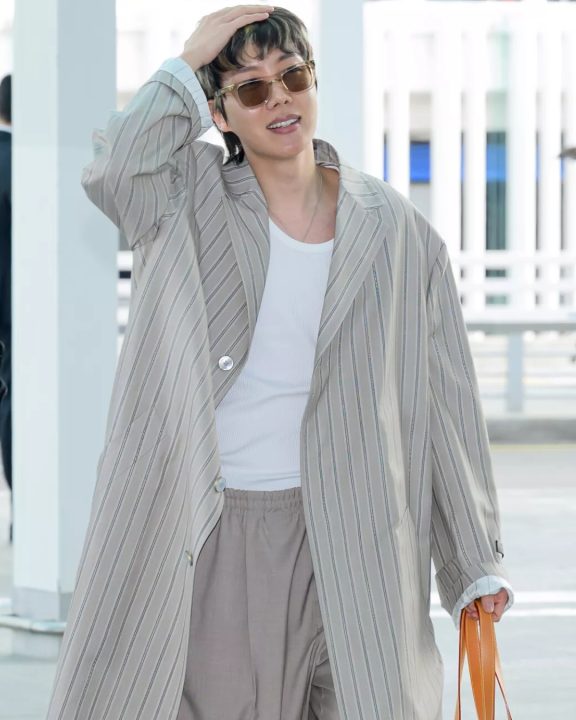 Idol da Louis Vuitton: J-Hope, do BTS, aposta em aerolook oversized com tênis rosa inédito