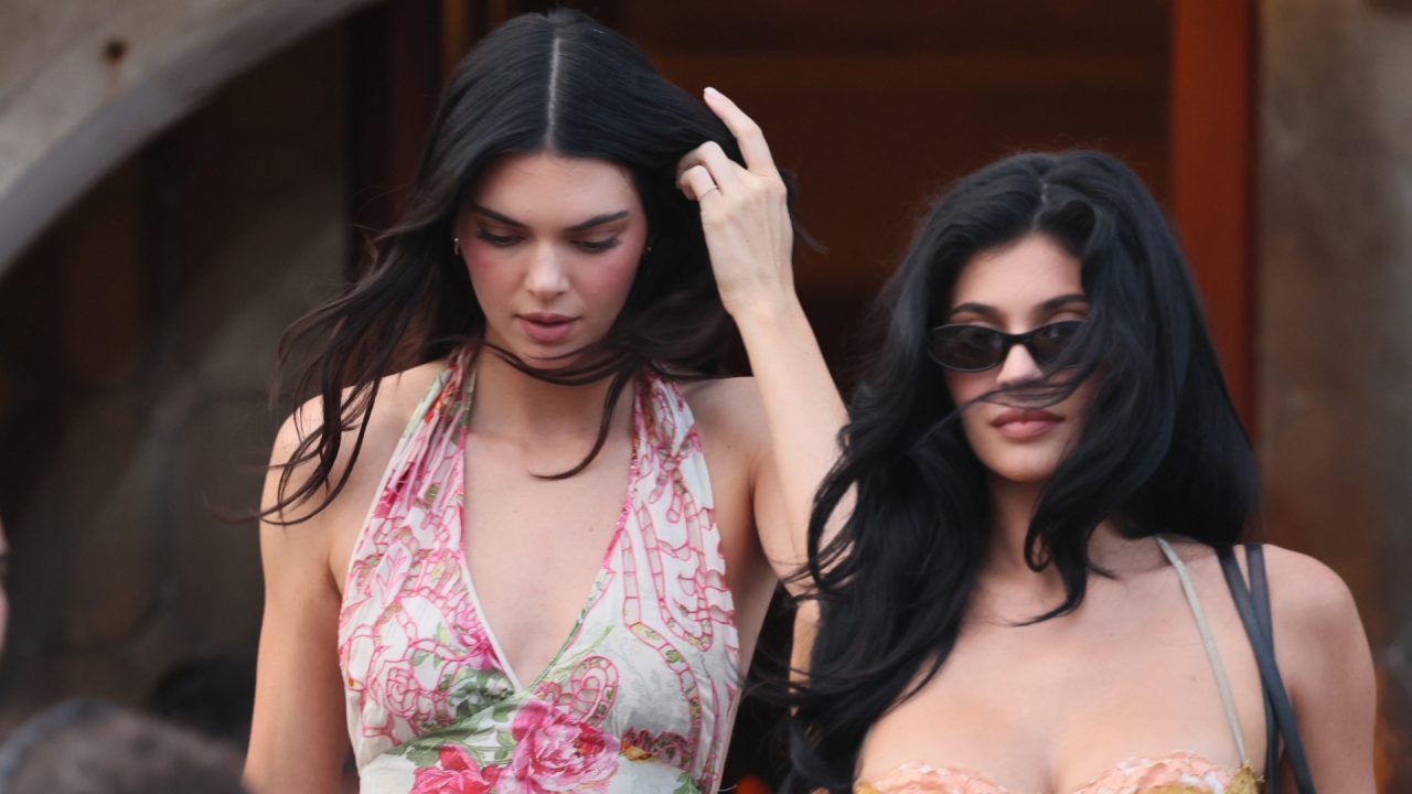 Kendall Jenner usa regata de Hailey Bieber e Kylie aposta em transparência no Coachella