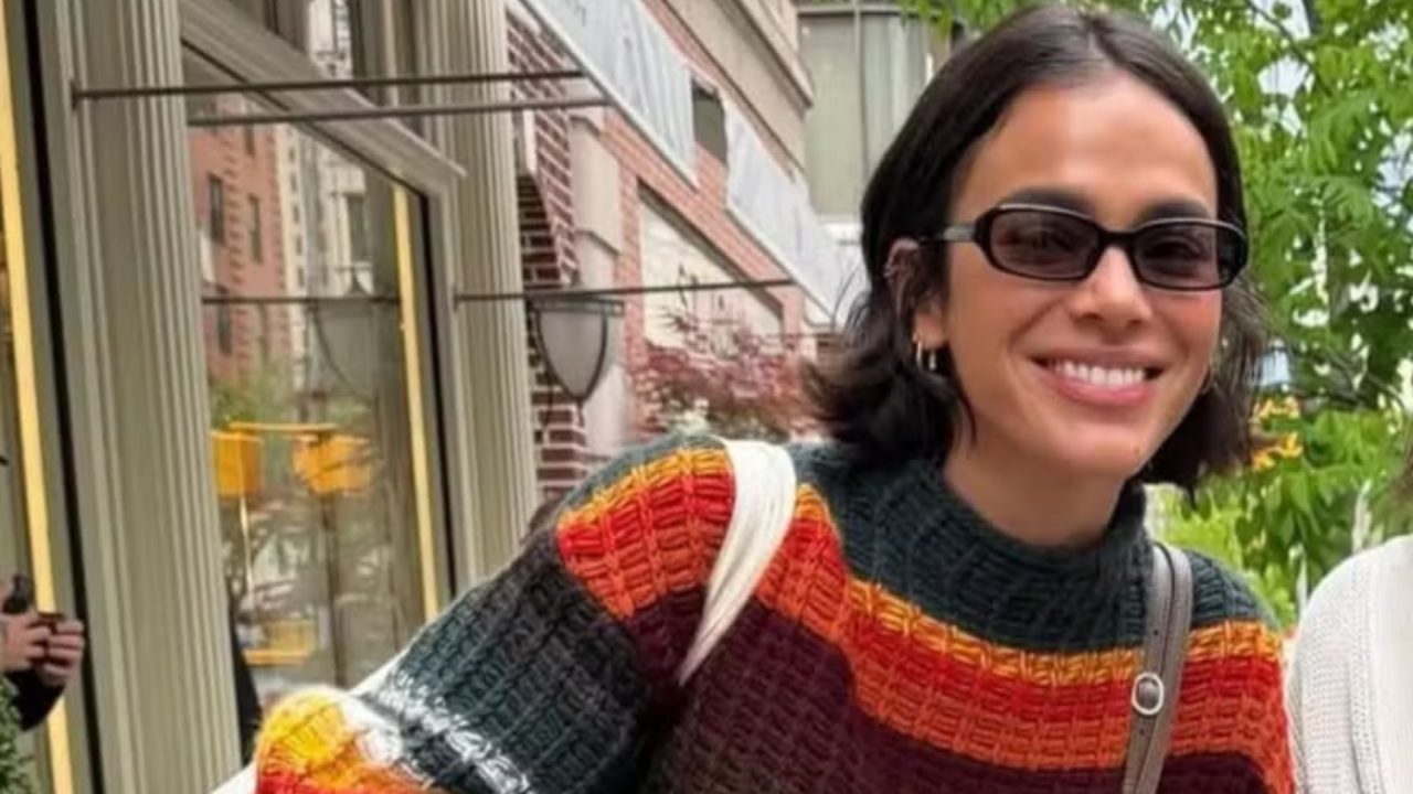 A sapatilha da vez: Bruna Marquezine combina calçado queridinho e suéter listrado em NY
Bruna Marquezine escolheu um look de R$ 92 mil para passear por Nova York; a atriz combinou peças de grife como Phoebe Philo e Chanel
