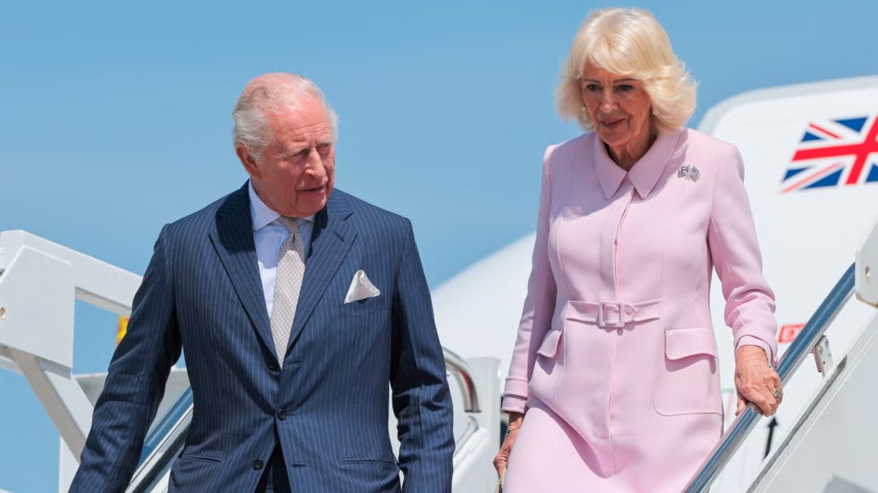 Rosa pastel e flores 3D: Os detalhes do guarda-roupa da Rainha Camilla nos EUA