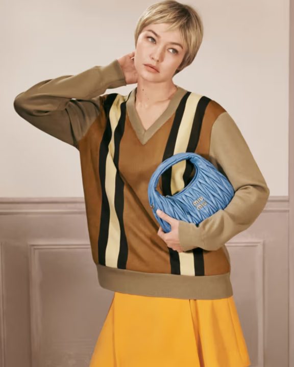 Miu Miu aposta em estética do século 20 em campanha de 'it-bags