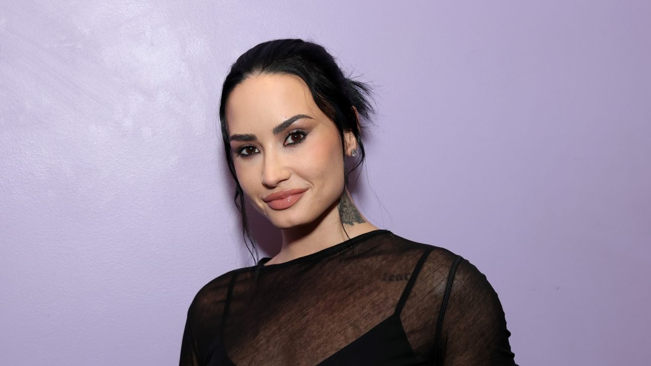 Nova era de Demi Lovato: Cantora ousa com body todo recortado para início de turnê