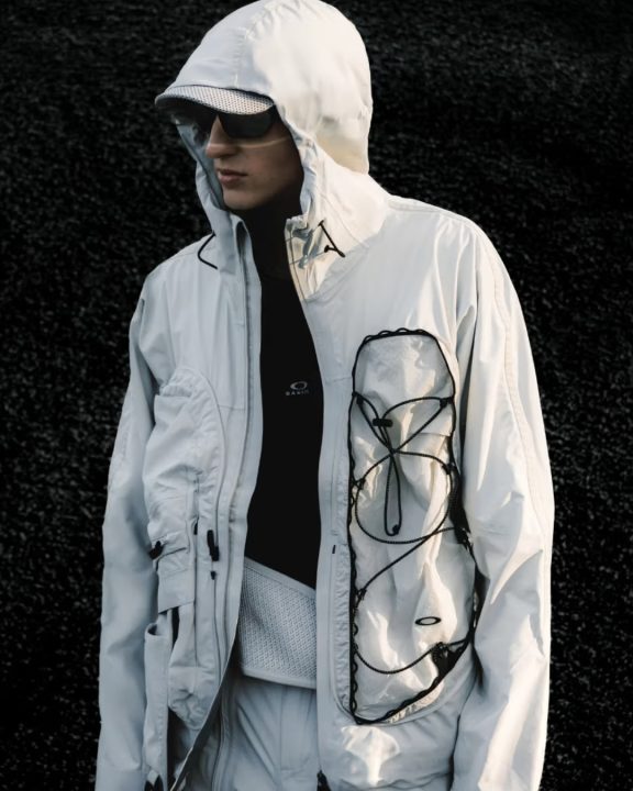 Latitude SS26: Oakley lança coleção com peças futuristas e resistentes à água