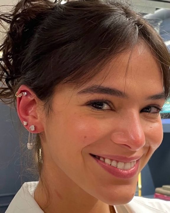 Piercing de luxo: Tudo sobre a tendência que conquistou Bruna Marquezine e Sabrina Sato