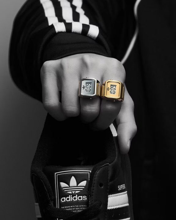 Futuro com toque retrô: adidas lança relógio em formato de anel resistente à àgua