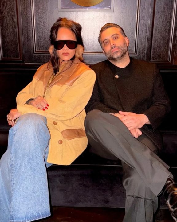 Rihanna resgata acessório vintage dos anos 80 da Mugler e antecipa tendência para 2026