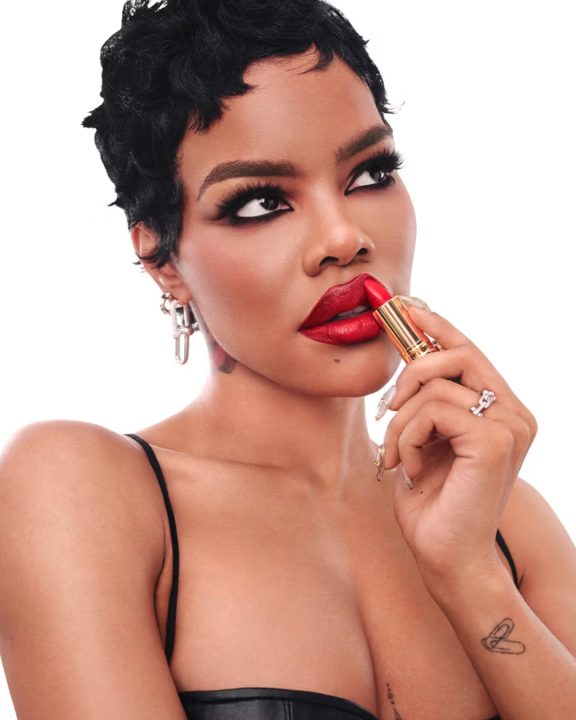Revlon aposta em Teyana Taylor para relançar batom queridinho com cores dos anos 90