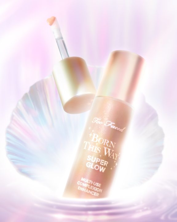 Too Faced expande linha Born This Way com novos iluminadores Super Glow em 5 tons