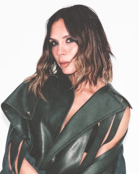 Victoria Beckham e Gap transformam o luxo acessível em collab inspirada nos anos 80 e 90