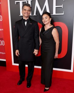 Wagner Moura com sua mãe no TIME100 Gala 2026