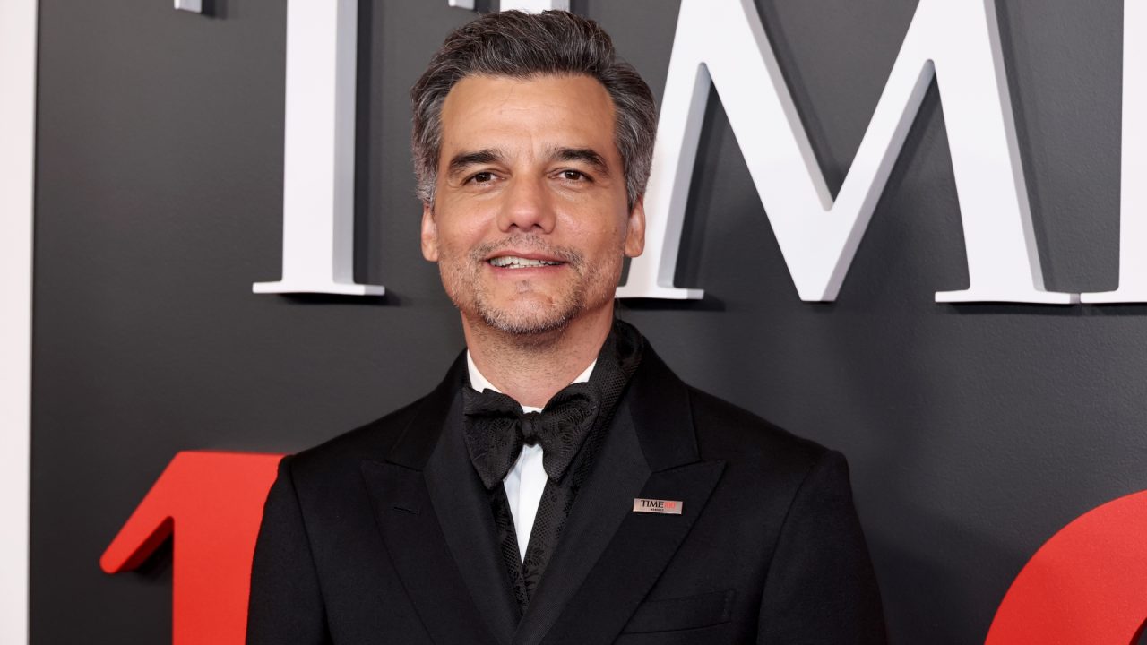 O estilo de Wagner Moura no TIME100: Ao lado da mãe, ator aposta em alfaiataria de luxo