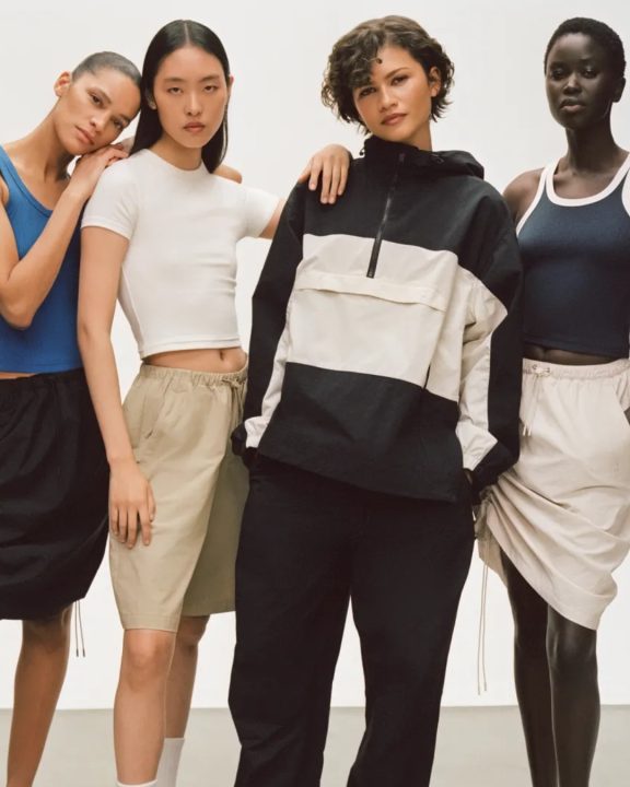 Zendaya assina coleção inédita de roupas e calçados esportivos para a On
Misturando sofisticação e versatilidade, Zendaya se une ao seu stylist, Law Roach, para assinar uma coleção com a On