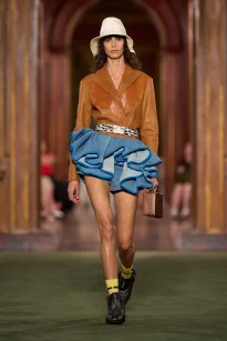 00002-louis-vuitton-resort-2027-credit-gorunway