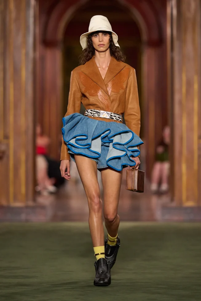 00002-louis-vuitton-resort-2027-credit-gorunway