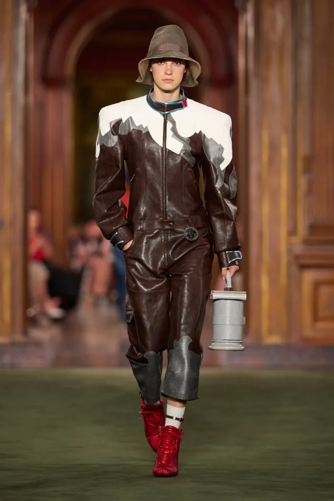 00004-louis-vuitton-resort-2027-credit-gorunway