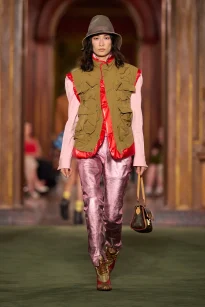00005-louis-vuitton-resort-2027-credit-gorunway
