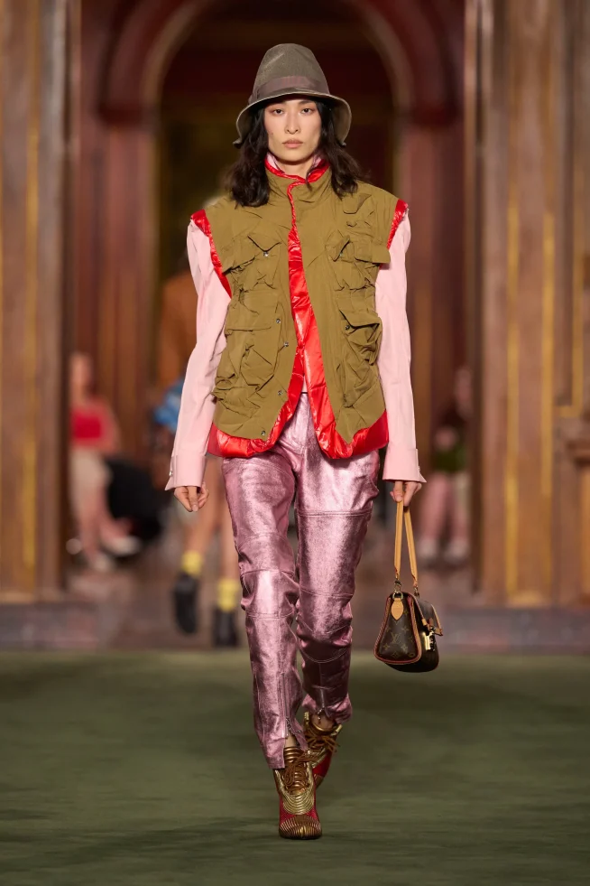00005-louis-vuitton-resort-2027-credit-gorunway
