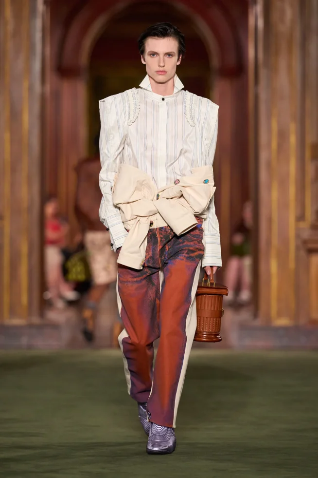 00006-louis-vuitton-resort-2027-credit-gorunway