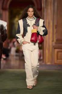 00007-louis-vuitton-resort-2027-credit-gorunway