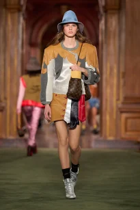 00008-louis-vuitton-resort-2027-credit-gorunway