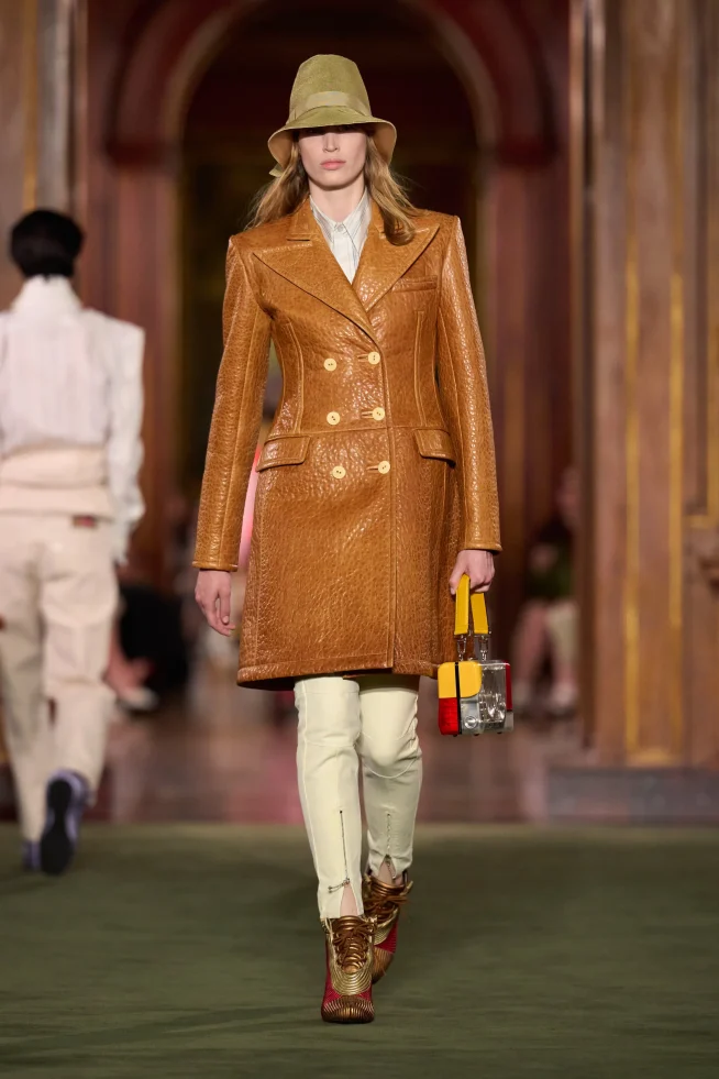 00009-louis-vuitton-resort-2027-credit-gorunway