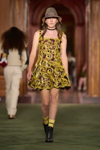 00010-louis-vuitton-resort-2027-credit-gorunway