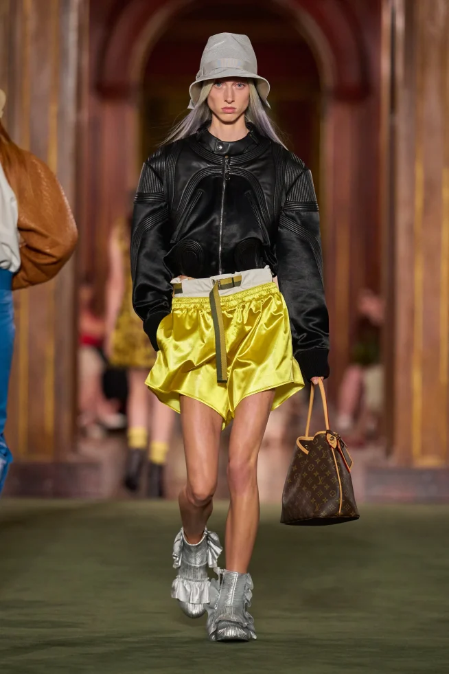 00014-louis-vuitton-resort-2027-credit-gorunway