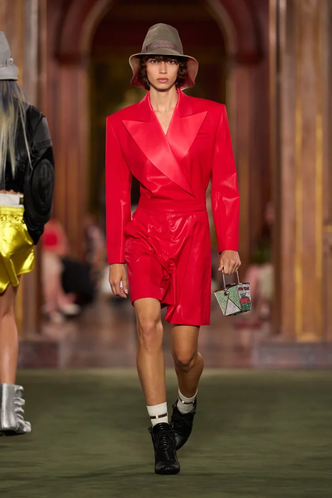 00017-louis-vuitton-resort-2027-credit-gorunway