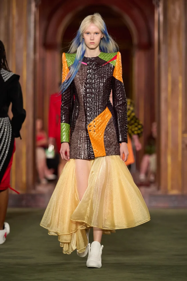 00020-louis-vuitton-resort-2027-credit-gorunway