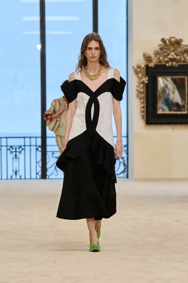 00023-chanel-resort-2027-credit-gorunway