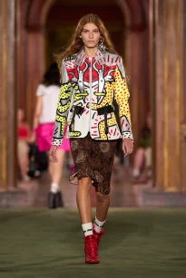 00030-louis-vuitton-resort-2027-credit-gorunway