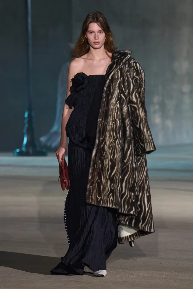 00031-christian-dior-resort-2027-credit-gorunway
