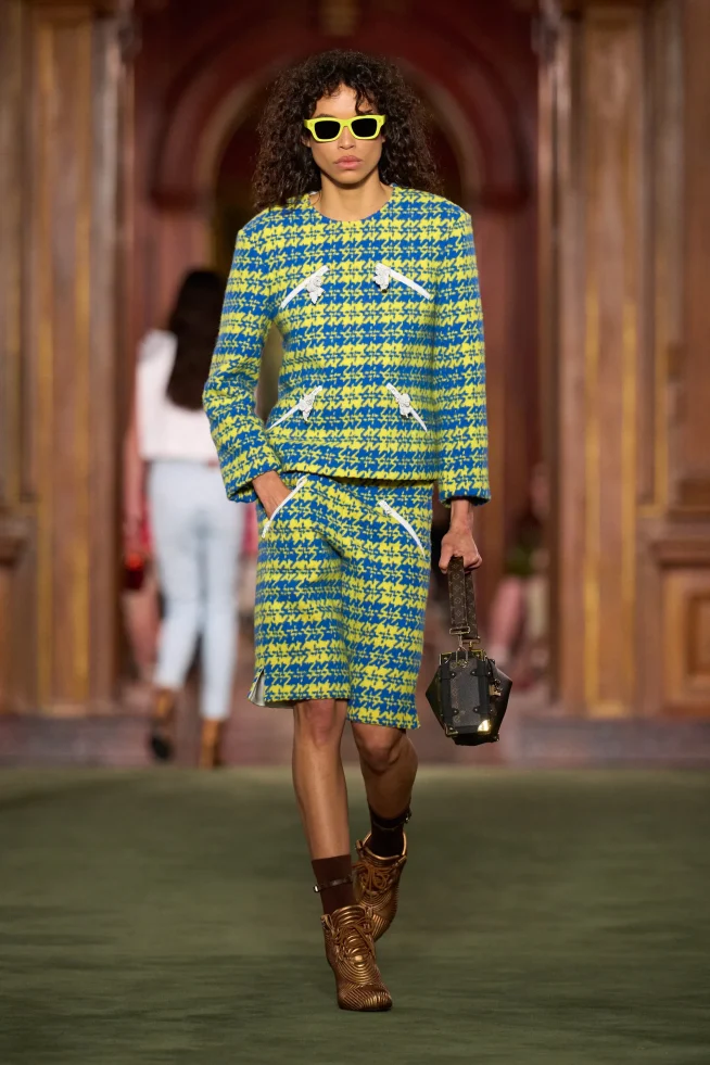 00031-louis-vuitton-resort-2027-credit-gorunway