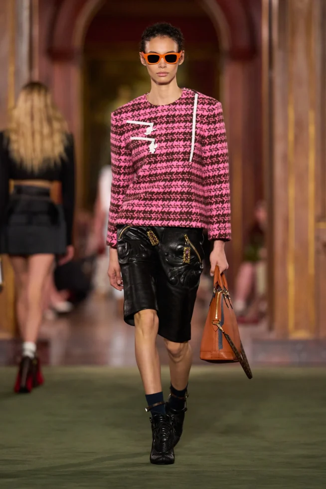 00032-louis-vuitton-resort-2027-credit-gorunway