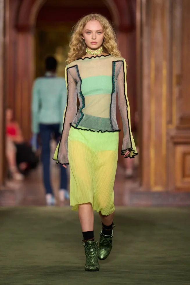 00038-louis-vuitton-resort-2027-credit-gorunway