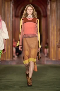 00039-louis-vuitton-resort-2027-credit-gorunway