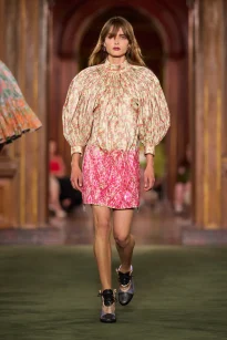 00043-louis-vuitton-resort-2027-credit-gorunway