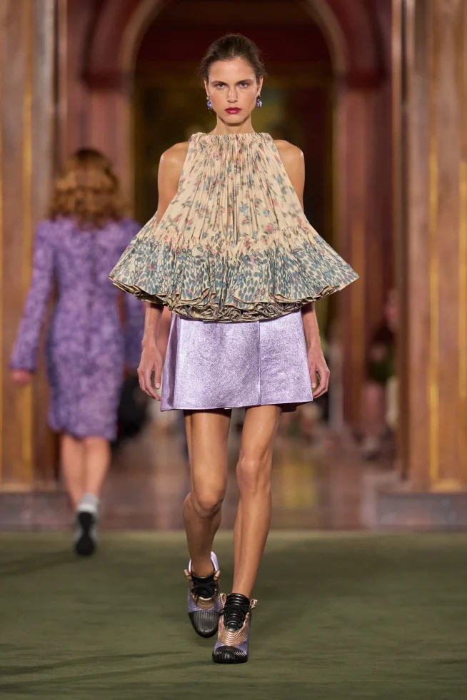 00044-louis-vuitton-resort-2027-credit-gorunway