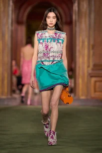 00045-louis-vuitton-resort-2027-credit-gorunway