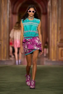 00046-louis-vuitton-resort-2027-credit-gorunway