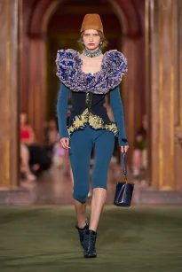00050-louis-vuitton-resort-2027-credit-gorunway