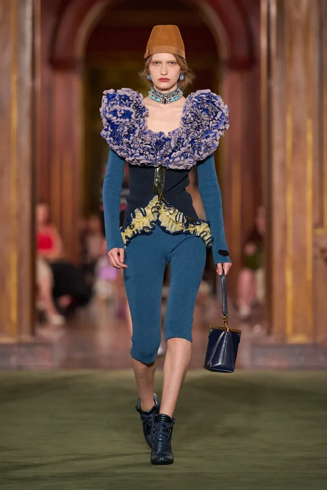 00050-louis-vuitton-resort-2027-credit-gorunway