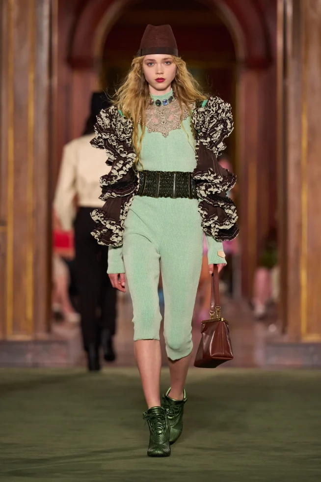 00052-louis-vuitton-resort-2027-credit-gorunway
