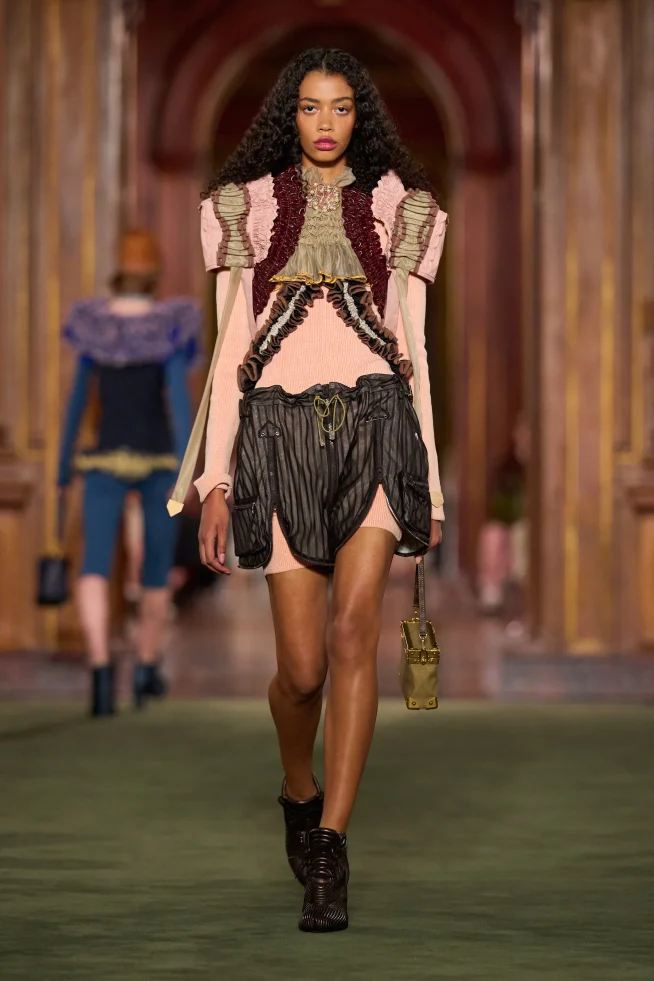 00053-louis-vuitton-resort-2027-credit-gorunway