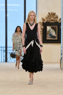 00054-chanel-resort-2027-credit-gorunway